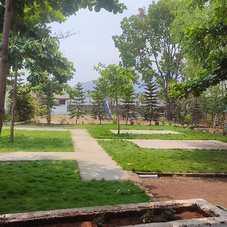 Hotel Metro Palace Resort Karjat Extérieur photo
