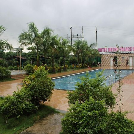 Hotel Metro Palace Resort Karjat Extérieur photo