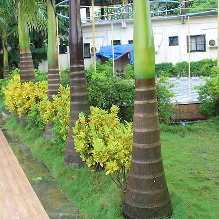 Hotel Metro Palace Resort Karjat Extérieur photo