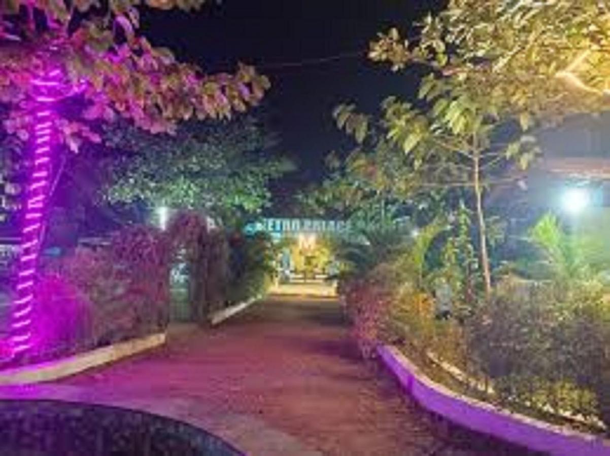Hotel Metro Palace Resort Karjat Extérieur photo