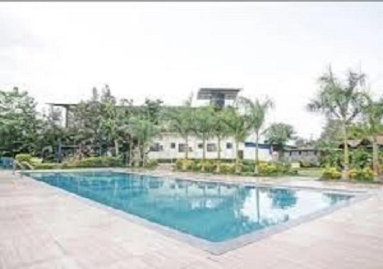 Hotel Metro Palace Resort Karjat Extérieur photo