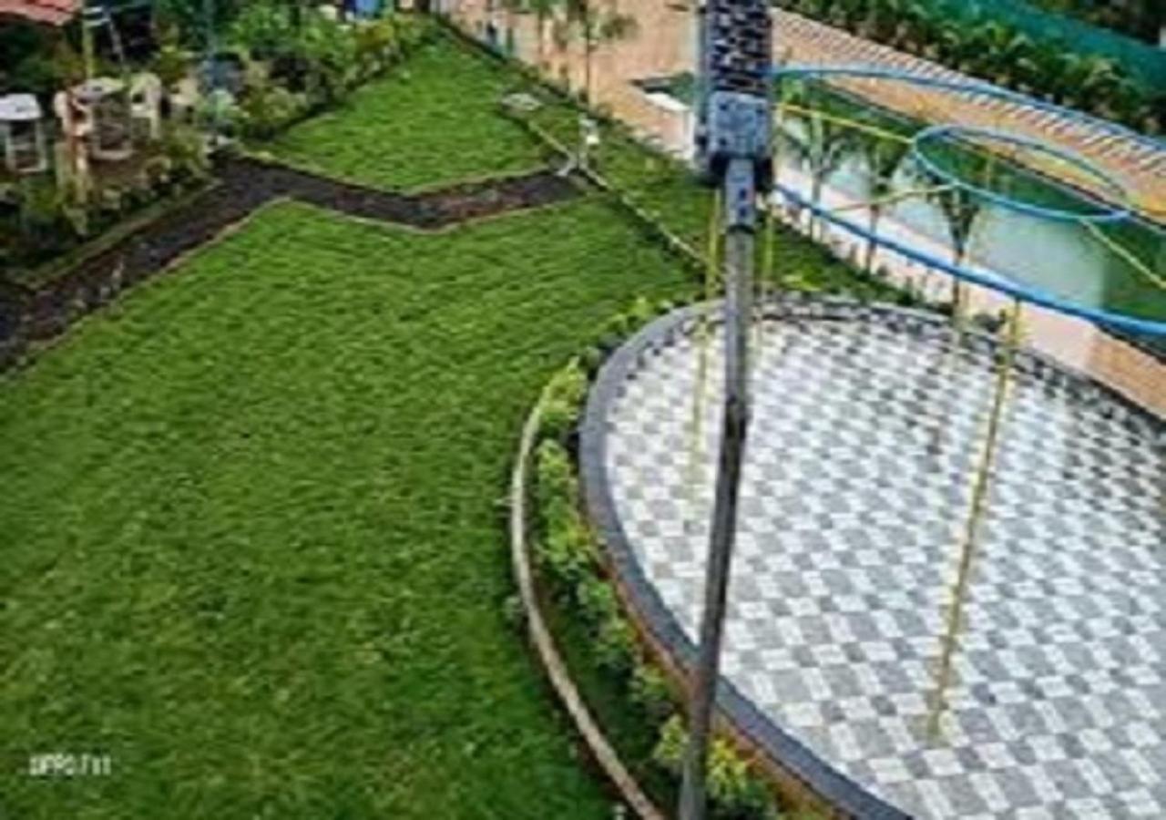 Hotel Metro Palace Resort Karjat Extérieur photo