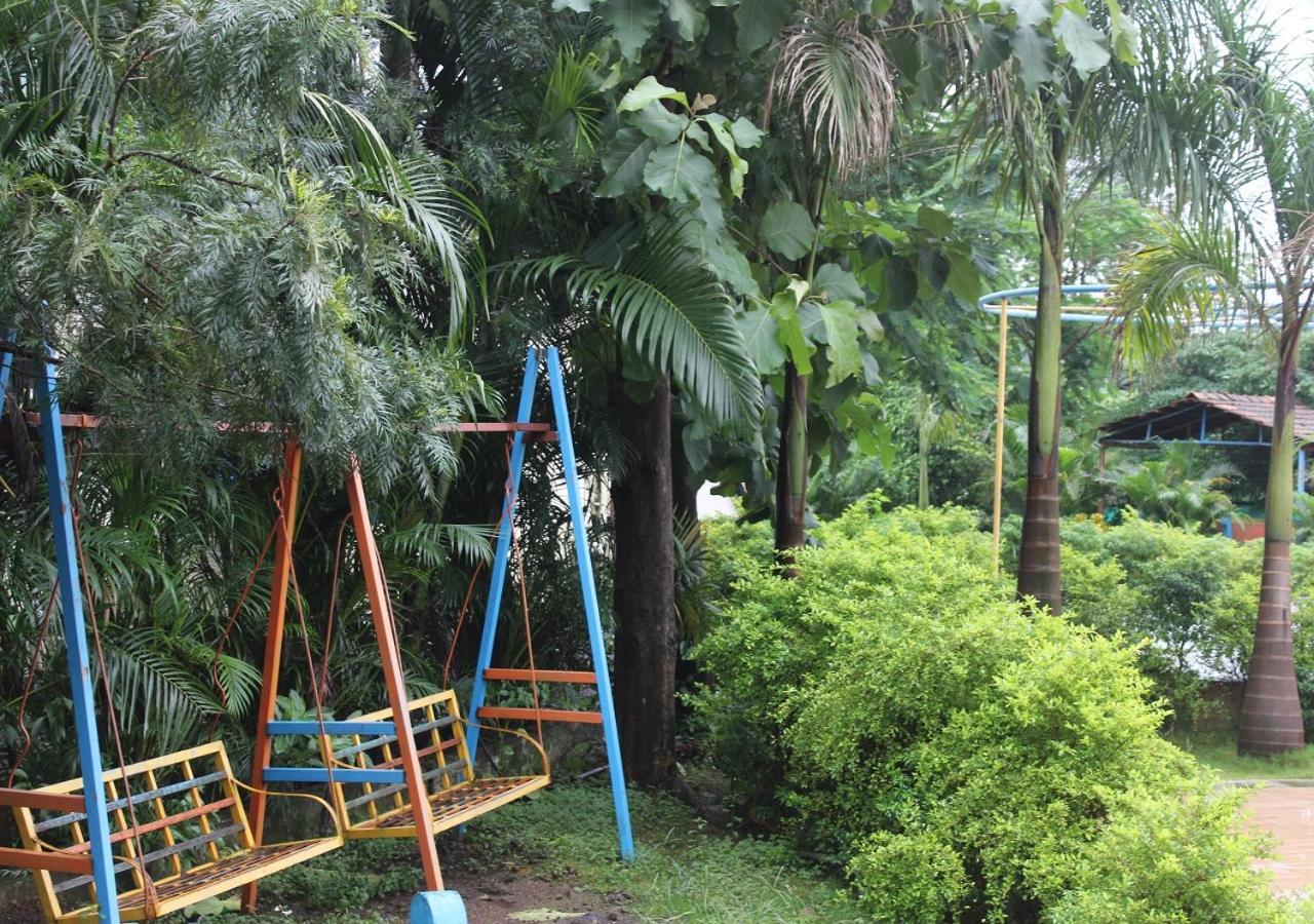 Hotel Metro Palace Resort Karjat Extérieur photo