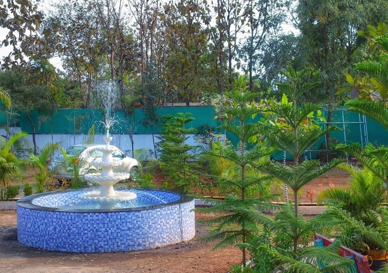 Hotel Metro Palace Resort Karjat Extérieur photo