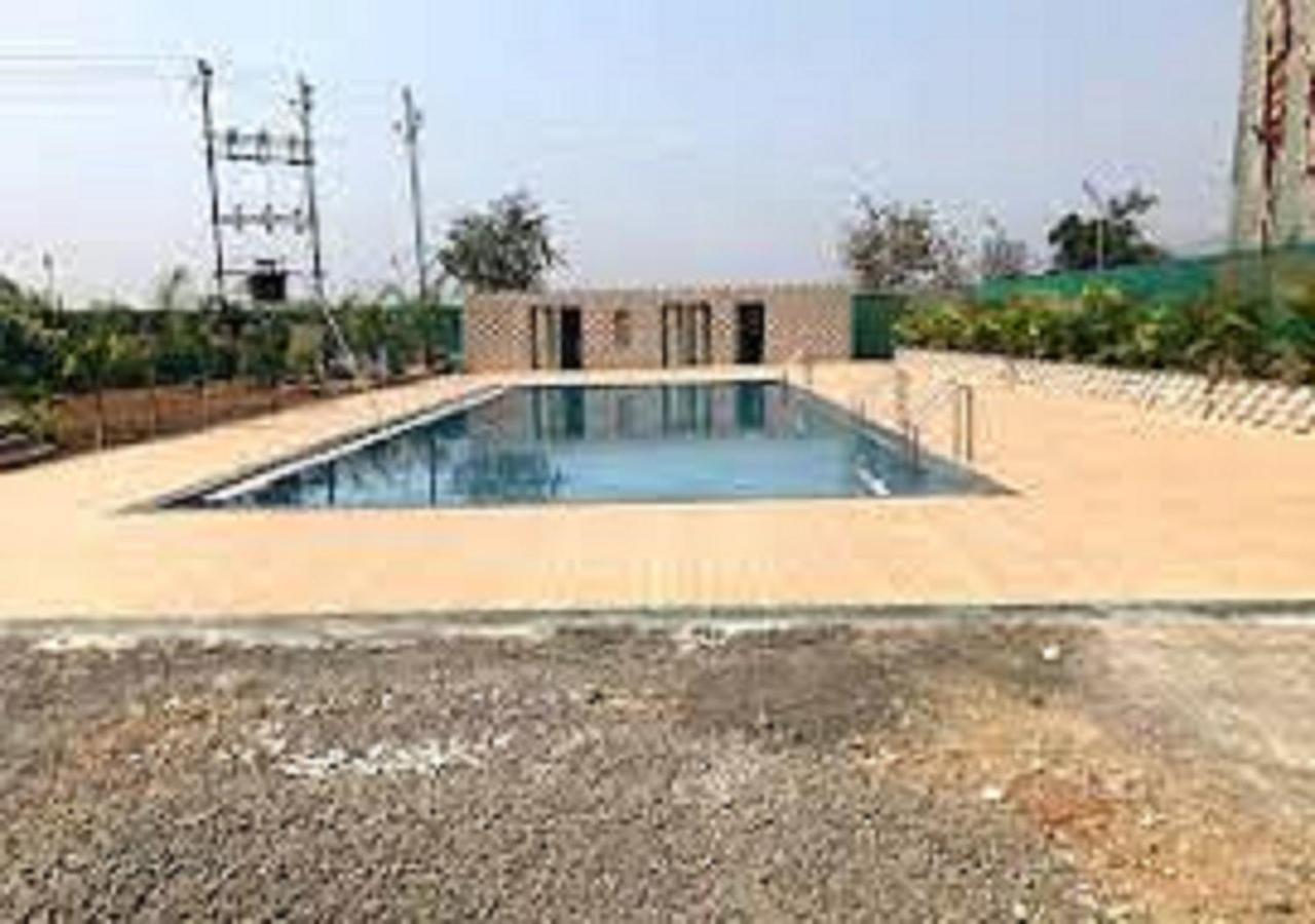 Hotel Metro Palace Resort Karjat Extérieur photo