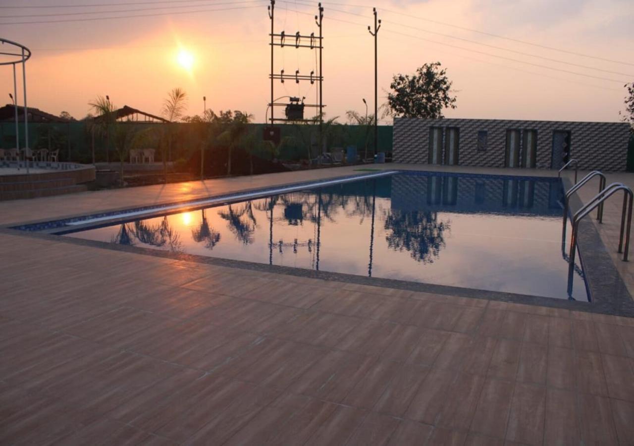 Hotel Metro Palace Resort Karjat Extérieur photo