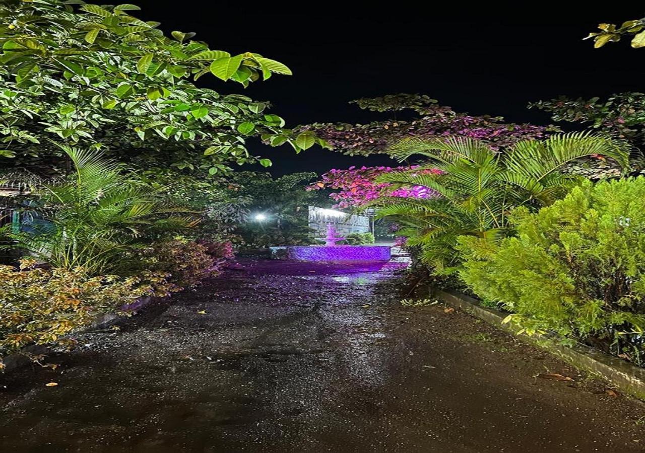 Hotel Metro Palace Resort Karjat Extérieur photo