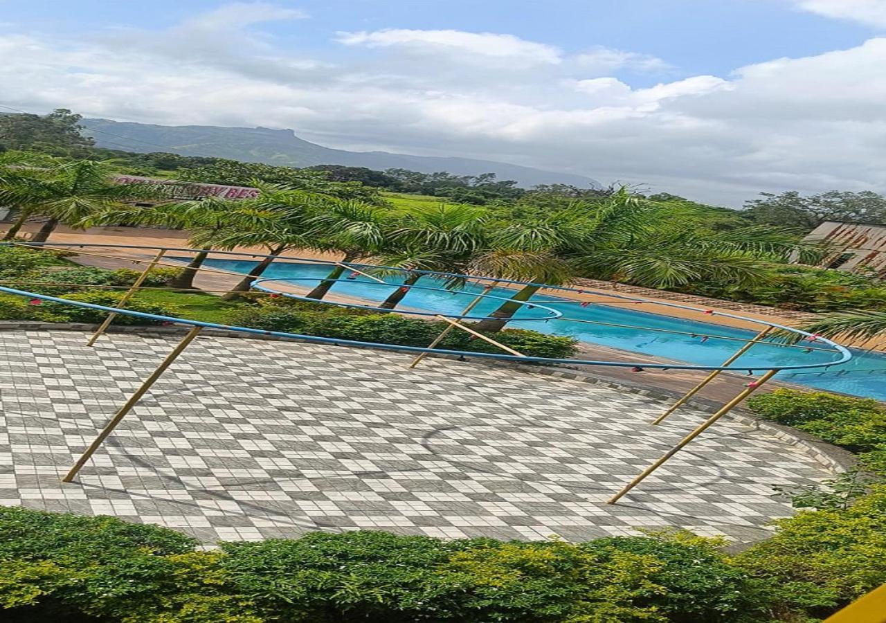 Hotel Metro Palace Resort Karjat Extérieur photo
