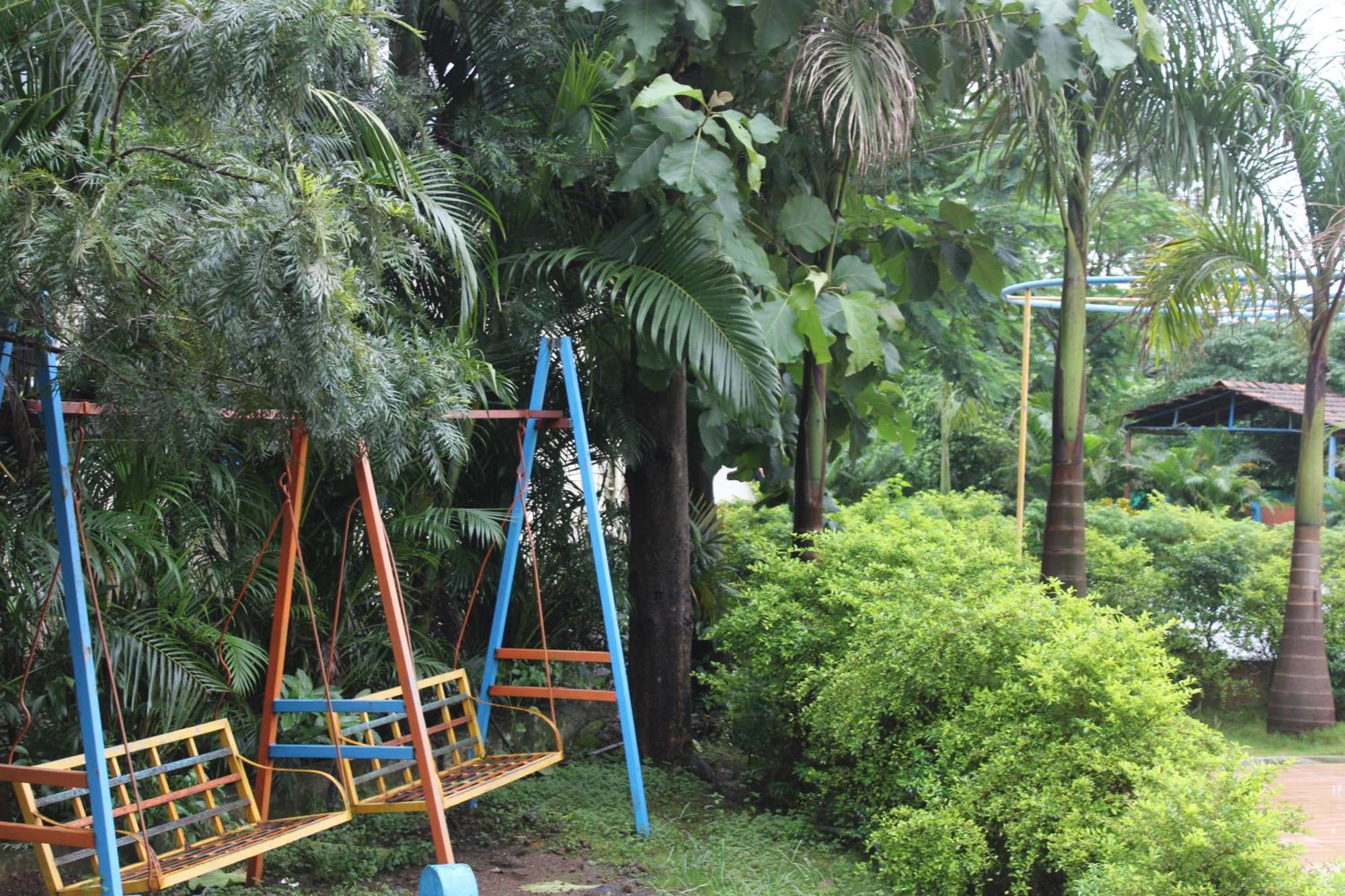 Hotel Metro Palace Resort Karjat Extérieur photo