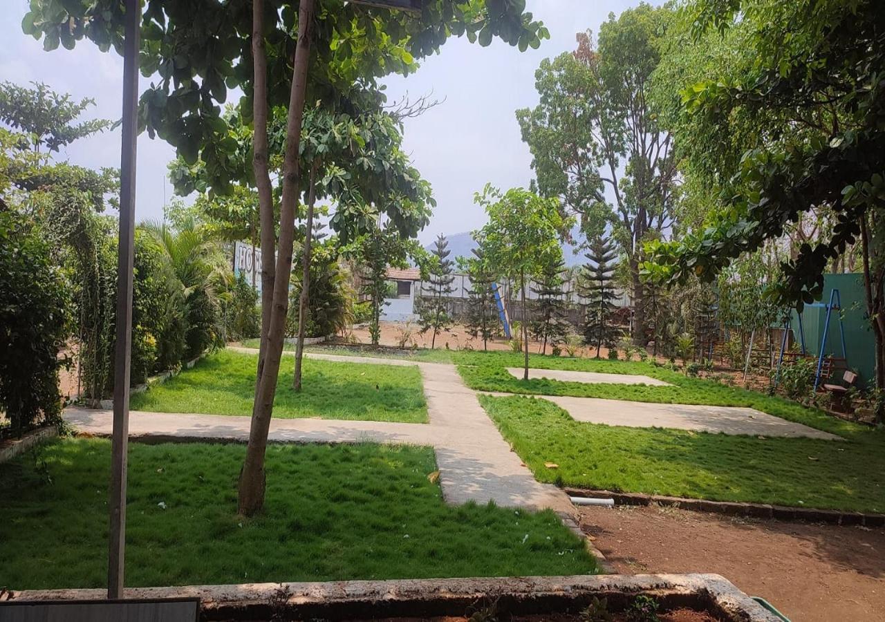 Hotel Metro Palace Resort Karjat Extérieur photo