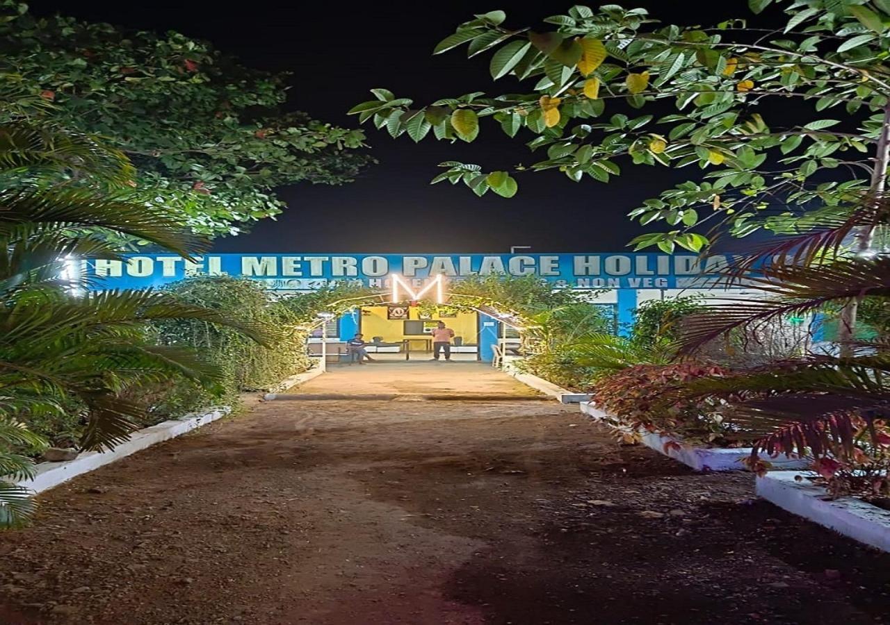 Hotel Metro Palace Resort Karjat Extérieur photo