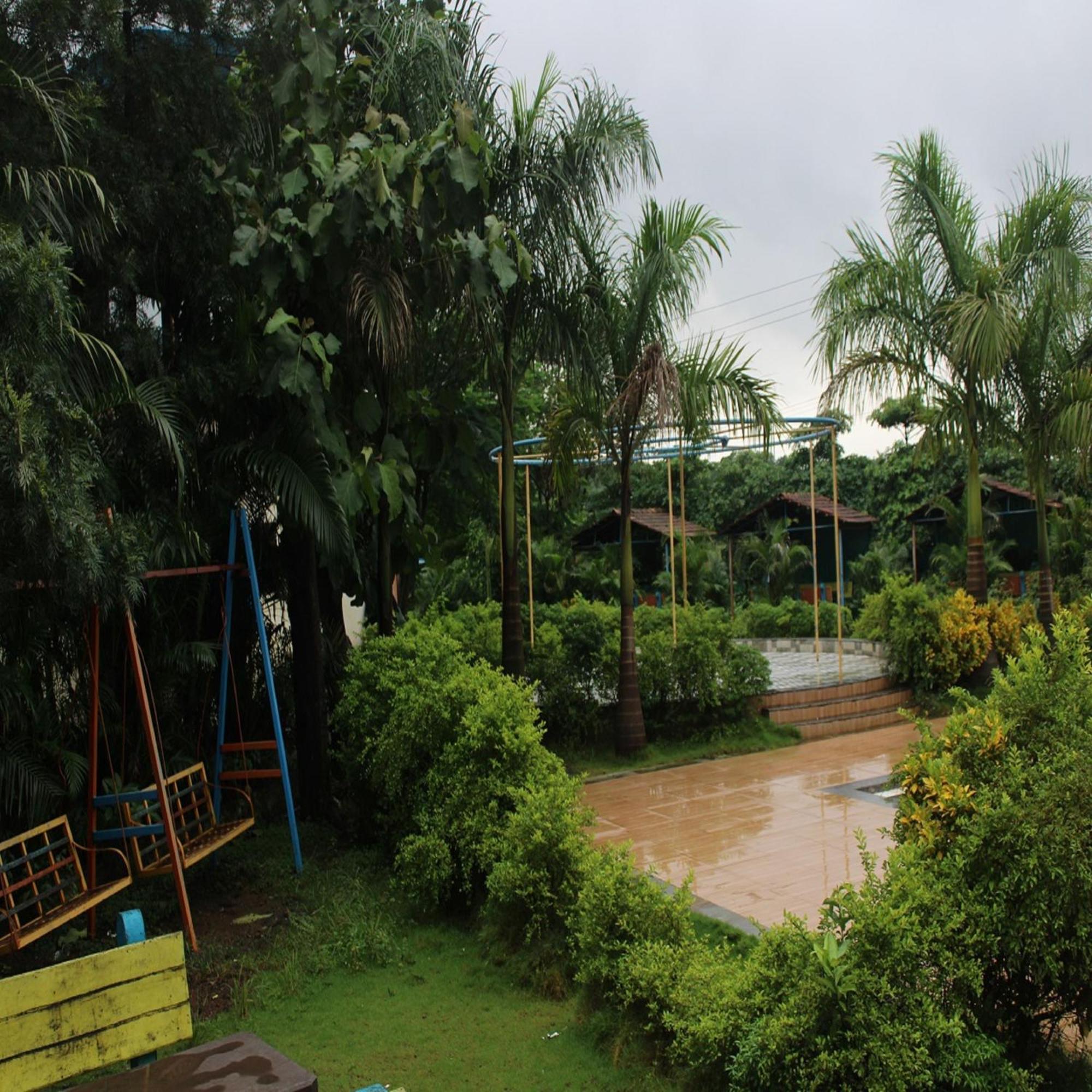 Hotel Metro Palace Resort Karjat Extérieur photo