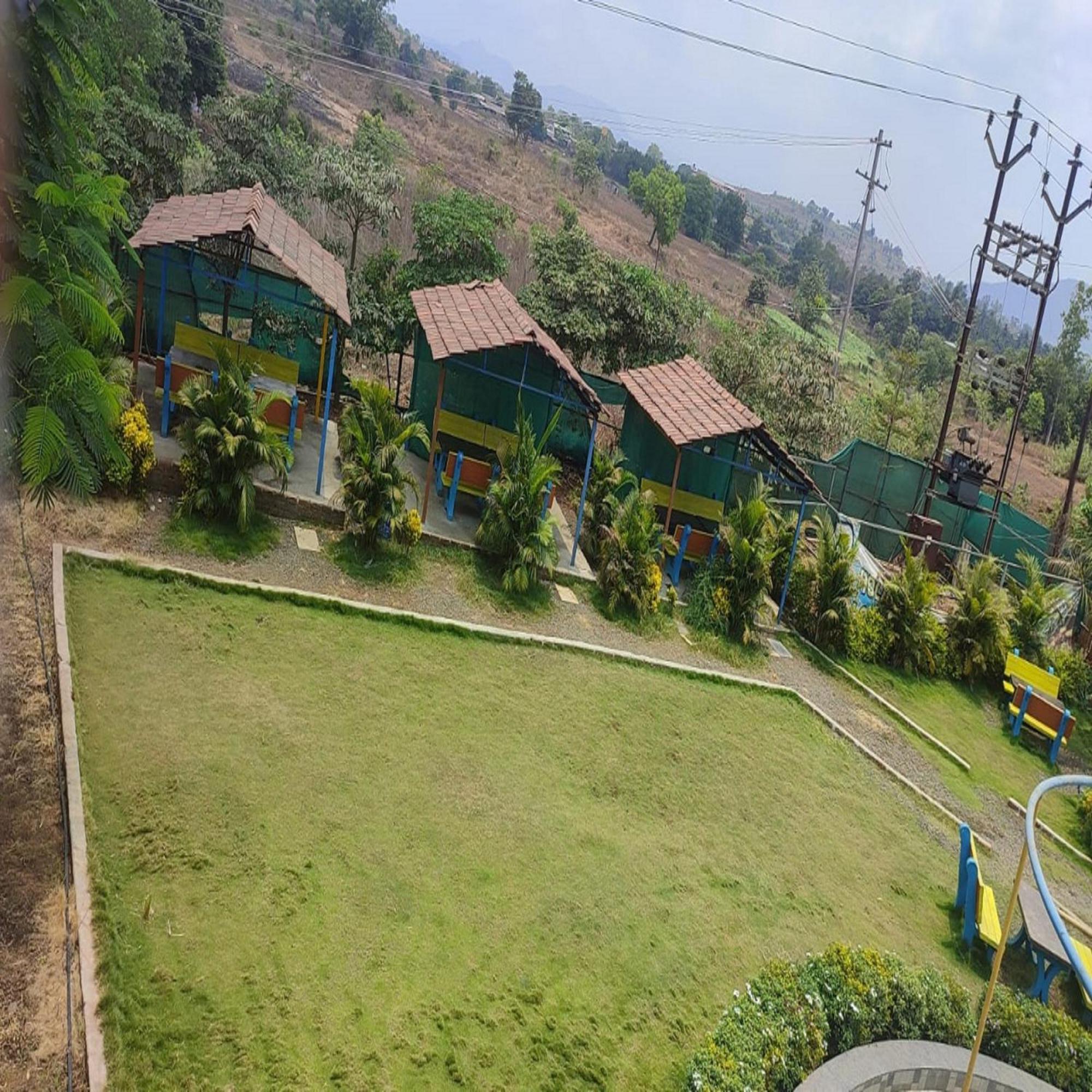 Hotel Metro Palace Resort Karjat Extérieur photo